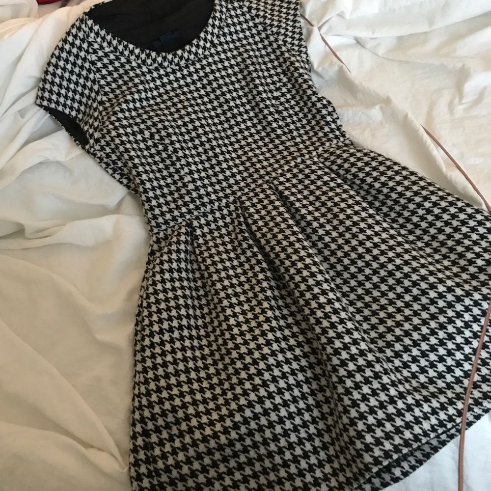 Black and white patterned dress